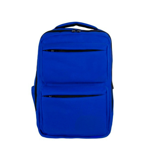 Mochila vista al frente de cuerpo completo