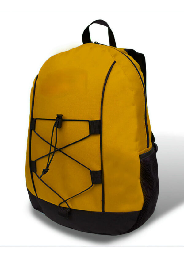 Mochila amarilla con vista al frente lateral izquierdo de cuerpo completo