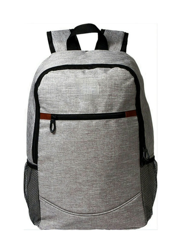 Mochila con vista al frente en color gris