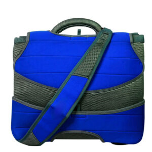 Imagen de la mochila porta laptop Lord frontal tipo portafolio en color azul electrico y detalles negros, se destaca la correa al hombro con hombrera negra