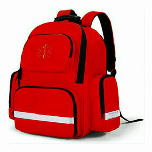Mochila roja con detalles en negro, en las orillas y blineas blancas en el centro se muestra una figura