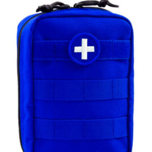Mochila azul marino con detalles en la correa en color negro con una cruz blanca en el medio