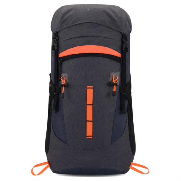 Vista de enfrente de Mochila de senderismo o montañas ASPEN color gris con naranja y negro ,con correas ajustables.