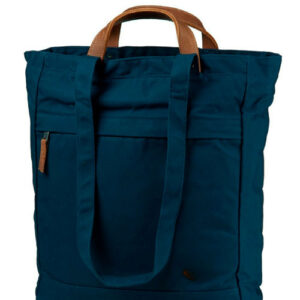 Parte posterior de bolsa de viaje Vera donde se muestra su correa para usar como mochila, y su asa superior larga de color azul