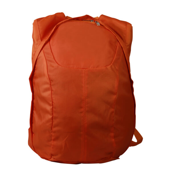 Mochila con vista al frente de color naranja