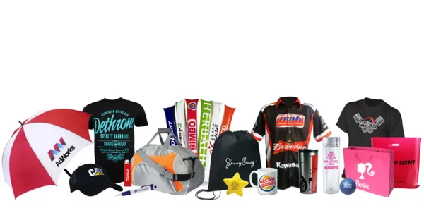 Para que sirven los artículos promocionales, hay varios objetos, como playeras, vasos, tazas, plumas, mochilas, que tiene distintas marcas de empresas