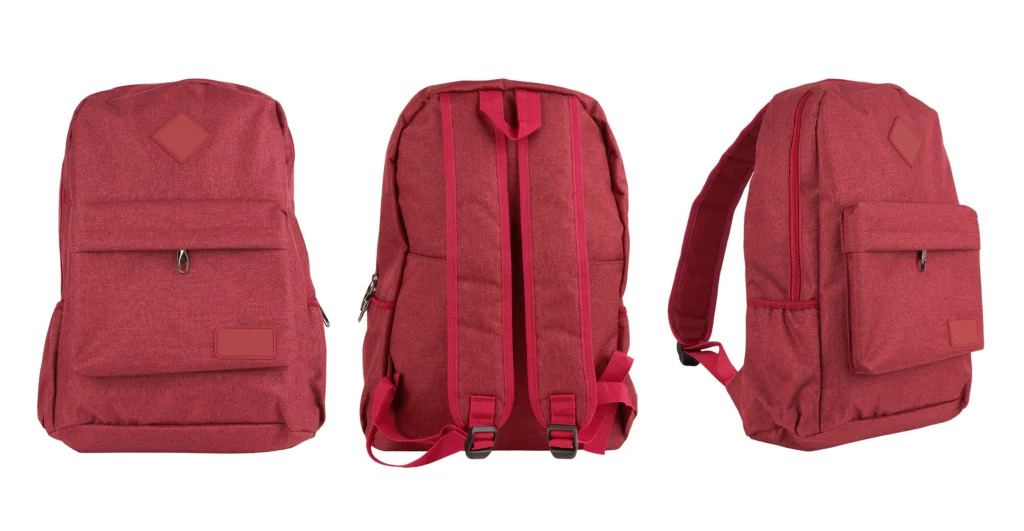 Tres vistas de mochilas personalizadas color rojo texturizado: frontal, trasera y de perfil, mostrando sus compartimentos